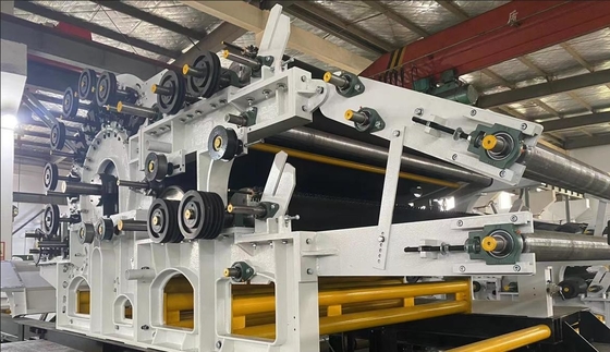 2.3m Çalışma Genişliği Dokunmamış Karder Makinesi Tek Silindirli Ve Çift Doffer Yapısı