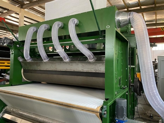 800kg/H Yüksek Kapasiteli Dokunulmamış Kumaş Yapım Makinesi Hava Yüklü Kötü Filtrasyon Makinesi