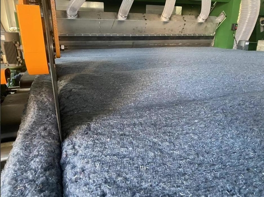 800kg/H Yüksek Kapasiteli Dokunulmamış Kumaş Yapım Makinesi Hava Yüklü Kötü Filtrasyon Makinesi